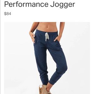 Vuori performance joggers in navy heather xs